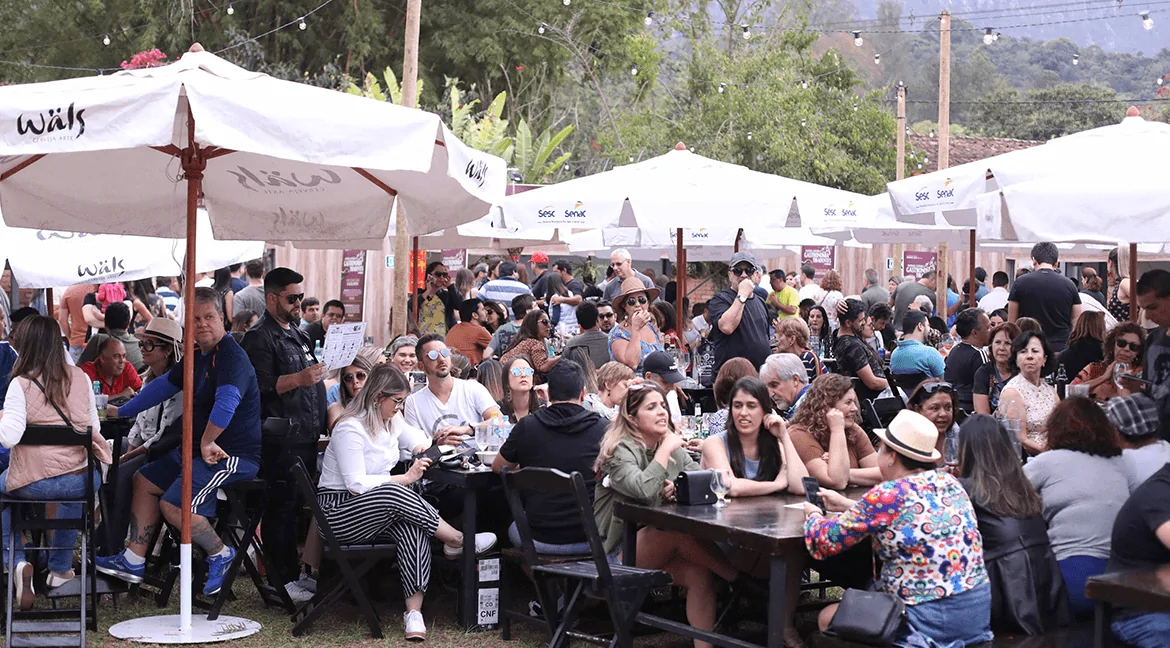 Comer, andar e conversar um passeio pelo Festival de Gastronomia de