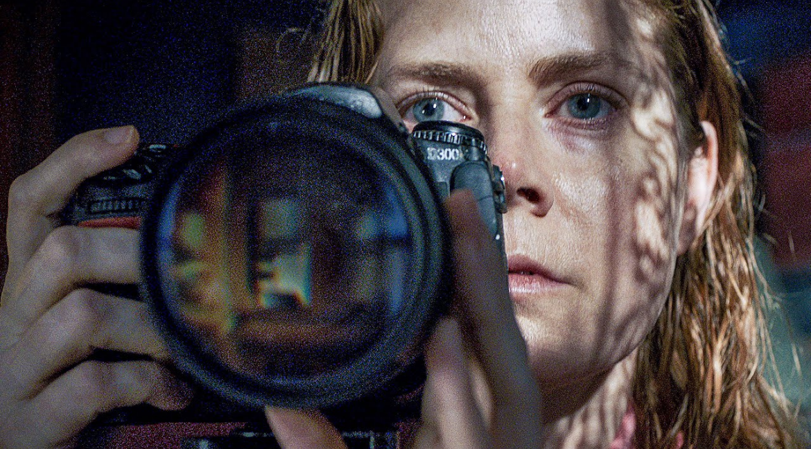 Amy Adams é a protagonista de A mulher na janela. Foto: Netflix/Divulgação