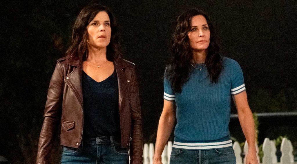 Neve Campbell e Courtney Cox em cena do filme Pânico 5. Foto: Divulgação Paramount