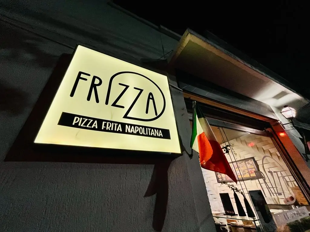 Fachada da Frizza, que fica nas proximidades do Condomínio JK