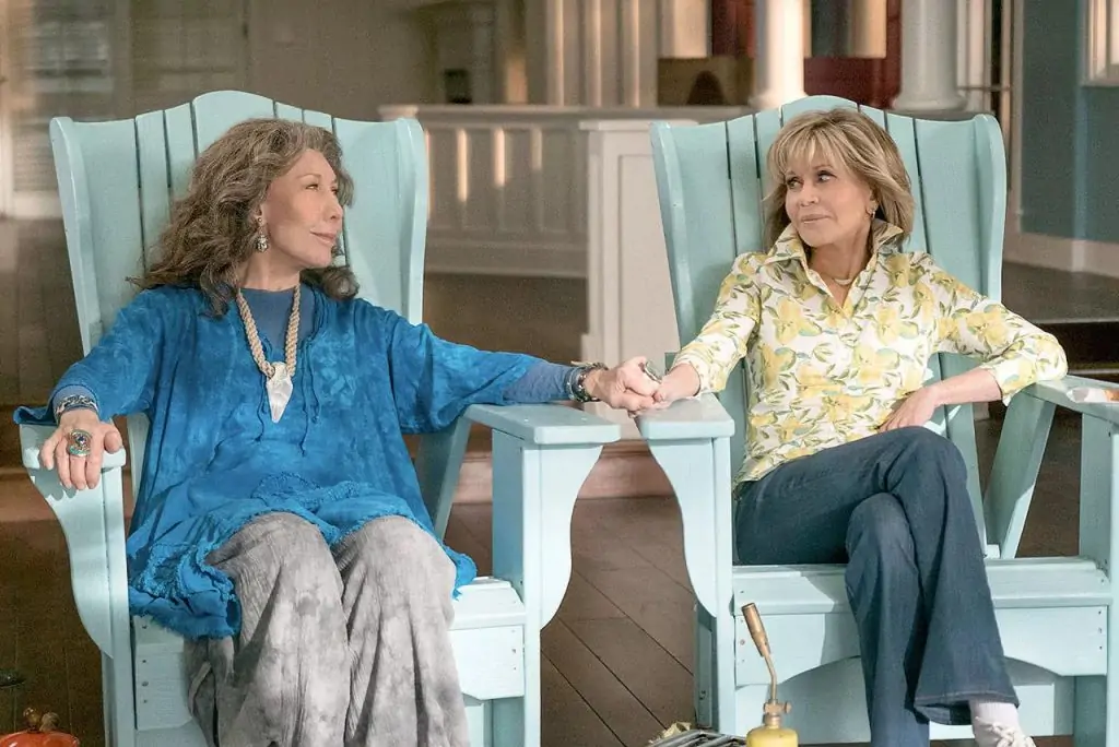 Cena de "Grace and Frankie", uma das melhores séries sobre amizade (Netflix)