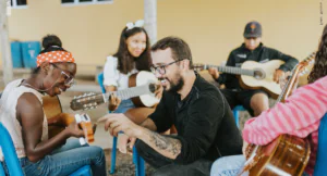O Universo Musical disponibilizará os instrumentos, gratuitamente, para os alunos, contando com músicos experientes como professores.