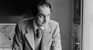 Foto do escritor e jornalista Italo Calvino, nascido há 100 anos (Foto de Sophie Bassoul enviada pela assessoria de imprensa da Casa Fiat de Cultura)