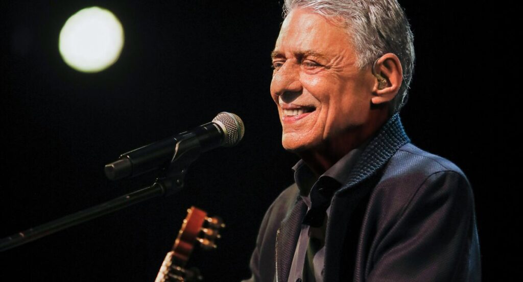 Chico Buarque, que lança versão ao vivo de "Meu Guri" (Leo Aversa/Divulgação)