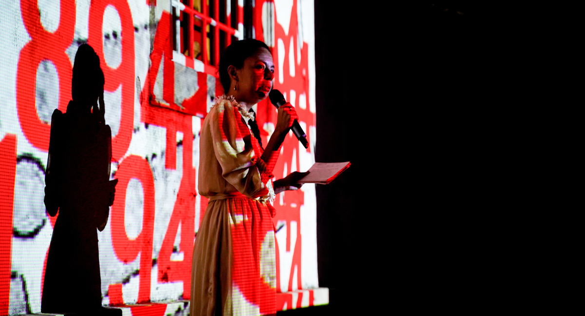 Aline Motta na performance A água é uma máquina do tempo - Foto - Marlon de Paula
