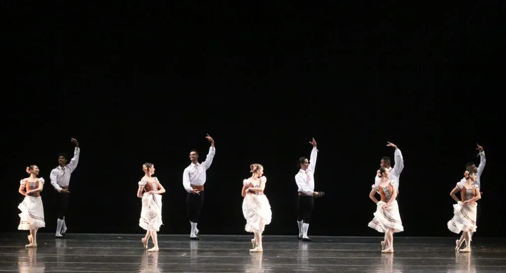 Remontagem de "Coppélia" terá mais de 100 estudantes da Escola de Dança do Cefart (Paulo Lacerda/Divulgação)