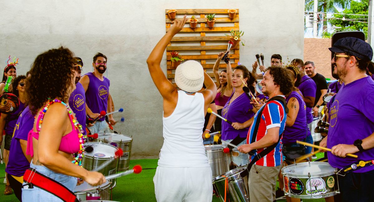O bloco Cheia de Manias estreia na folia belo-horizontina revivendo o pagode (Mayara Franco/Divulgação)