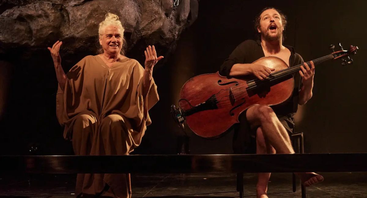 Vera Holtz e Federico Puppi em cena de "Ficções" (Ale Catan/Divulgação)