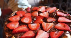 Pizza de Nutella com Morango, opção de sobremesa (Foto: Carolina Cauper de Freitas/Divulgação)