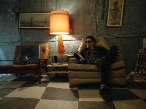 1556967378-tim-burton-beetlejuice-2