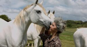 Na foto, Lenita Perroy, que acabou trocando a arte pela criação de cavalos (Dácio Pinheiro/Divulgação)