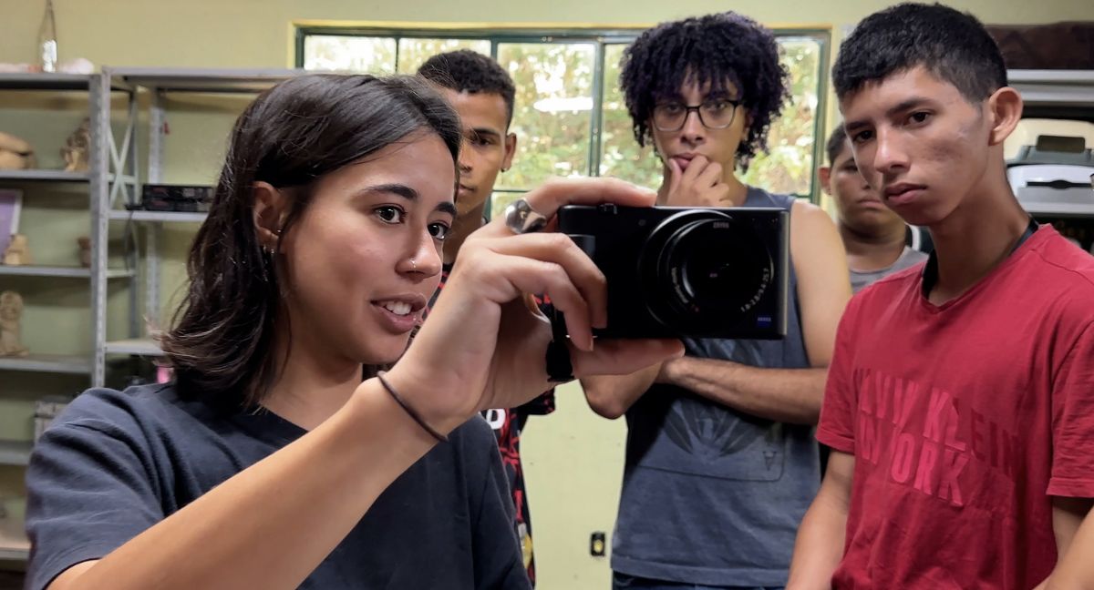 Na foto, alguns dos jovens que participaram das oficinas do projeto (André Amparo/Divulgação)