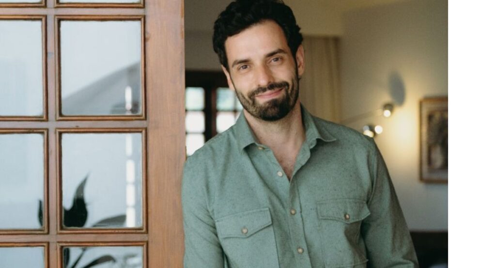 O escritor Guilherme de Marchi, que participa de evento na quinta-feira, junto a Laura Cohen (Carollina Fleury/Rizoma/Divulgação)
