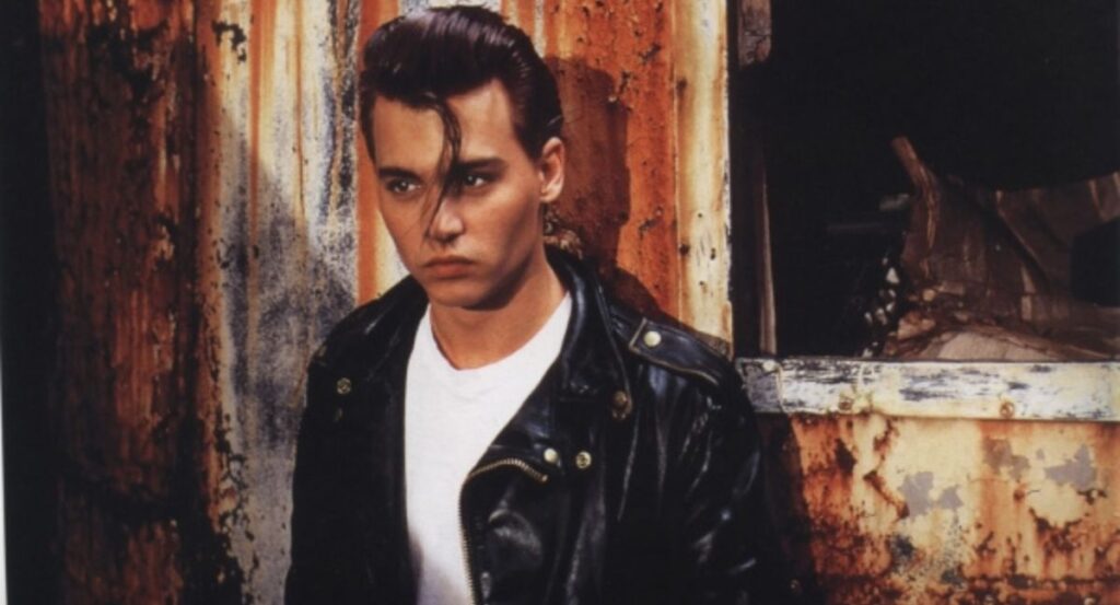 Johnny Depp em cena de "Cry-Baby", filme que se passa na cidade de Baltimore dos anos 1950 (FCS/Divulgação) 