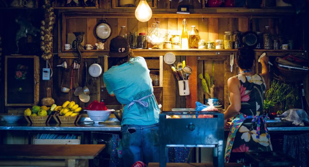 “La Cocina Pública” envolve performance e gastronomia com participação da plateia  (Adelano/Divulgação)