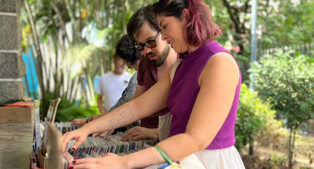 A tradicional Feira do Vinil & CDs Independentes, organizada pela Discoteca Pública, terá uma nova edição neste sábado, dia 8 de junho, na Casa de Jornalista (Leonardo Fonseca/Divulgação)