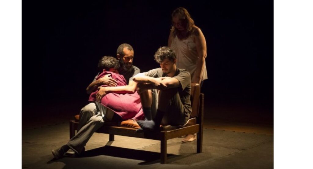 Em "Maré", inspirado no episódio real ocorrido em 2013 (Guto Muniz/DIvulgação)