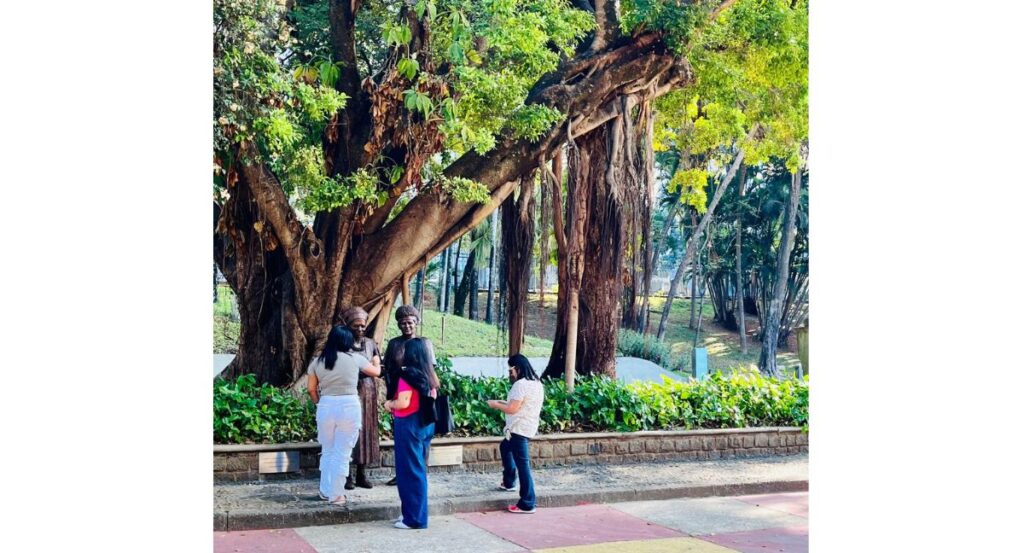 As estátuas têm chamado a atenção de quem passa pelo local, bem como atrai visitantes que vão ao Parque já com o intuito de vê-las (Foto: Patrícia Cassese)