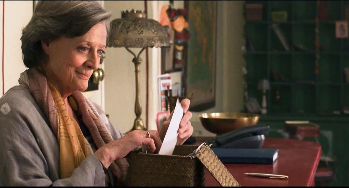 Maggie Smith, em cena de "O Exótico Hotel Marigold" (Frame)