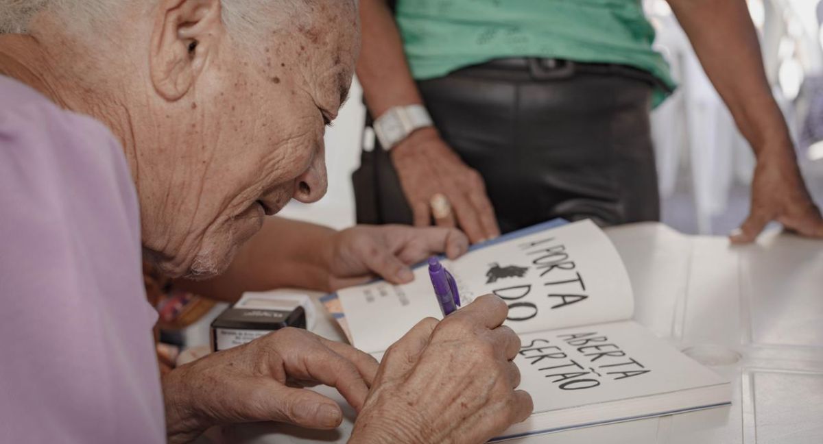 Vó Geralda: sabedoria e muitas histórias para contar (Humberto Góes/Divulgação)
