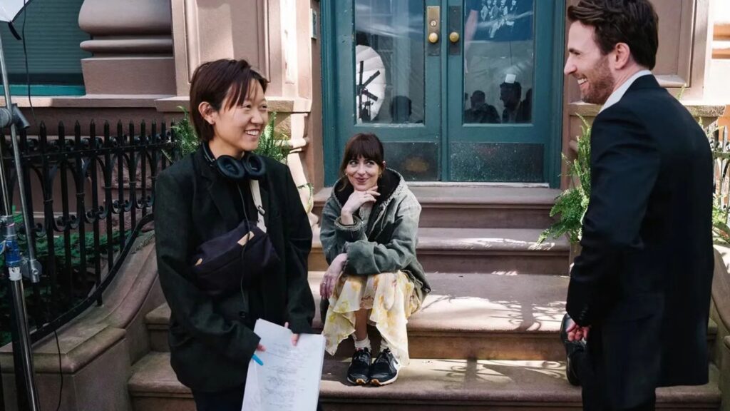 Diretora Celine Song no set Foto A24/Divulgação