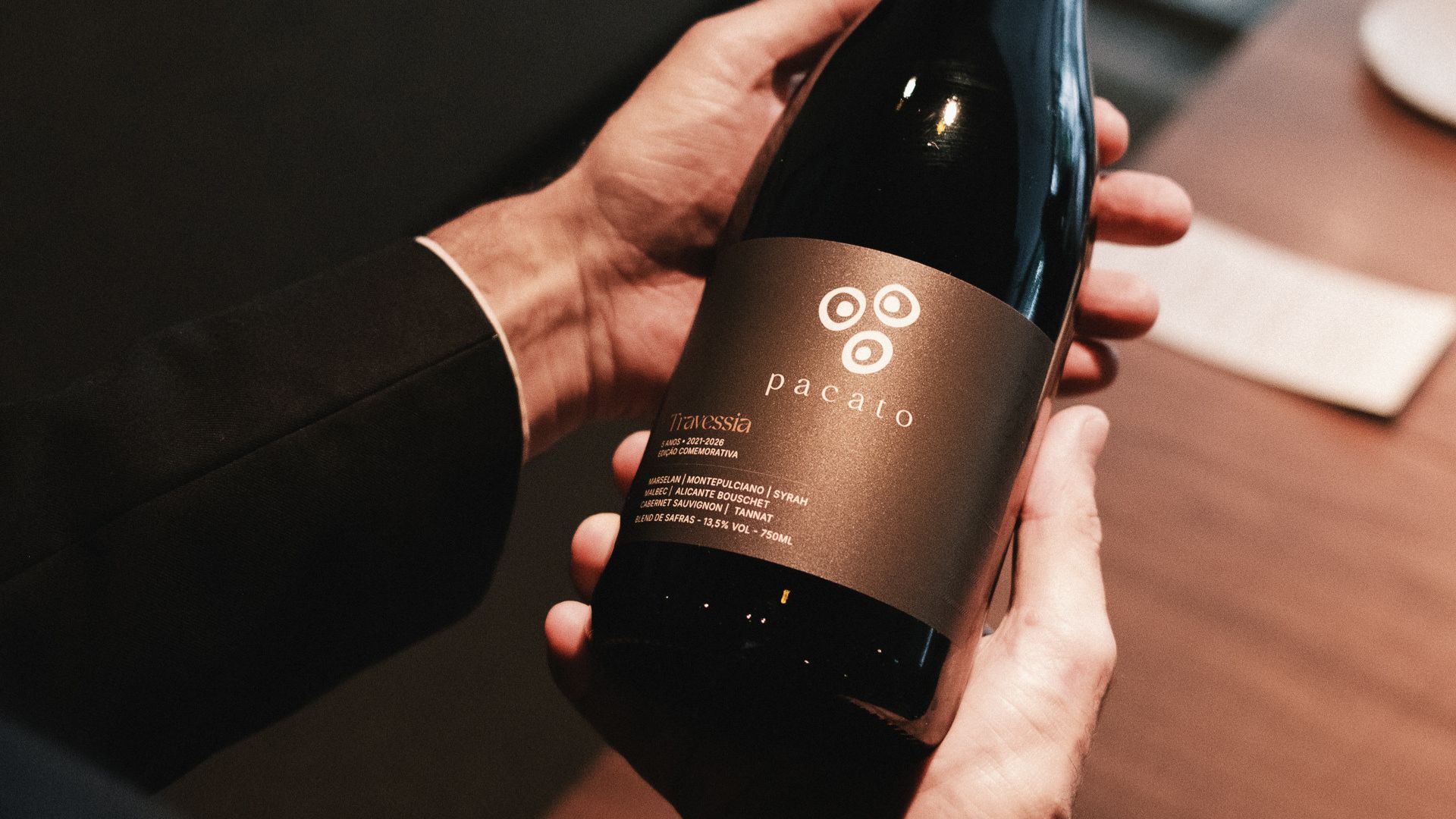 Vinho Travessia, rótulo exclusivo do Pacato. Foto: Estudio Grampo