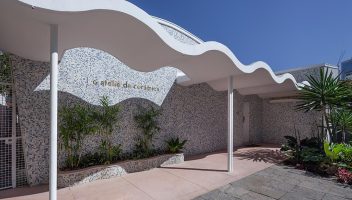 Uma casa modernista abriga o novo endereço d'O Ateliê de Cerâmica (Gabriel Castro/Divulgação)