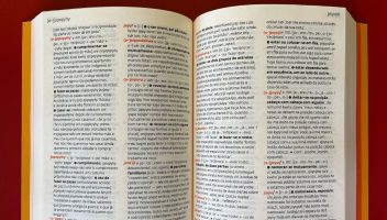 Primeiro dicionário Kaiowá-Português é lançado em versão impressa pela Editora Javali (Fábio Gruppi/Divulgação)